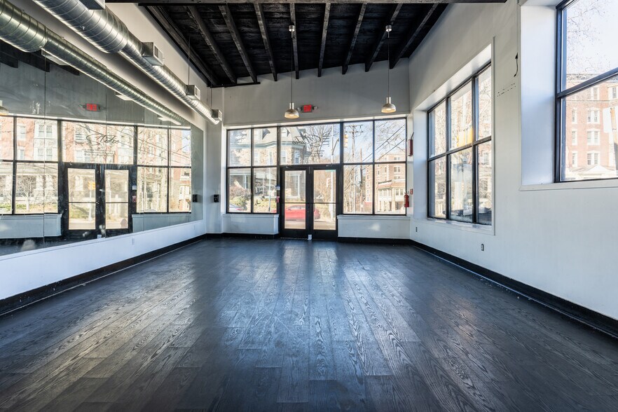 More Photos Of 400 W Chelten Ave, Philadelphia Freestanding For Lease