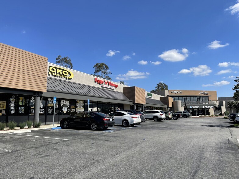 More Photos Of 2941 Cochran St, Simi Valley Unknown For Lease