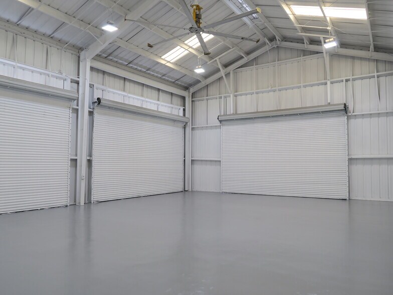 More Photos Of 5707 Schumacher Ln, Houston Auto Dealership For Lease