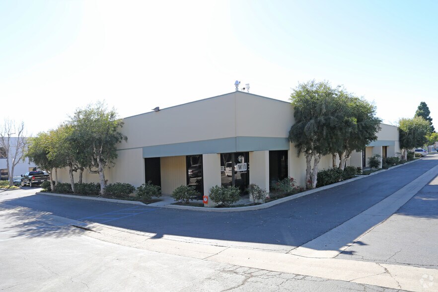 More Photos Of 2064 Eastman Ave, Ventura Warehouse For Lease