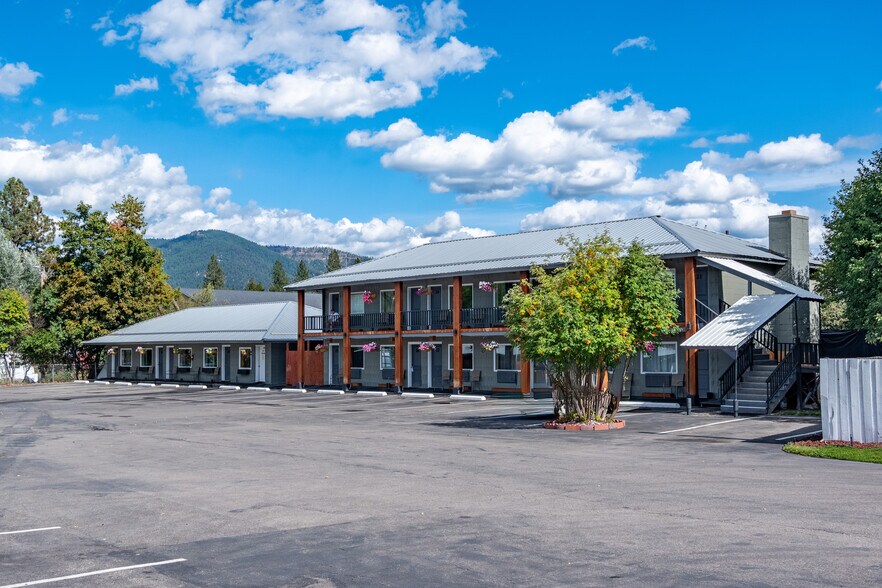 More Photos Of 31901 US Highway 2, Libby Hotel For Sale