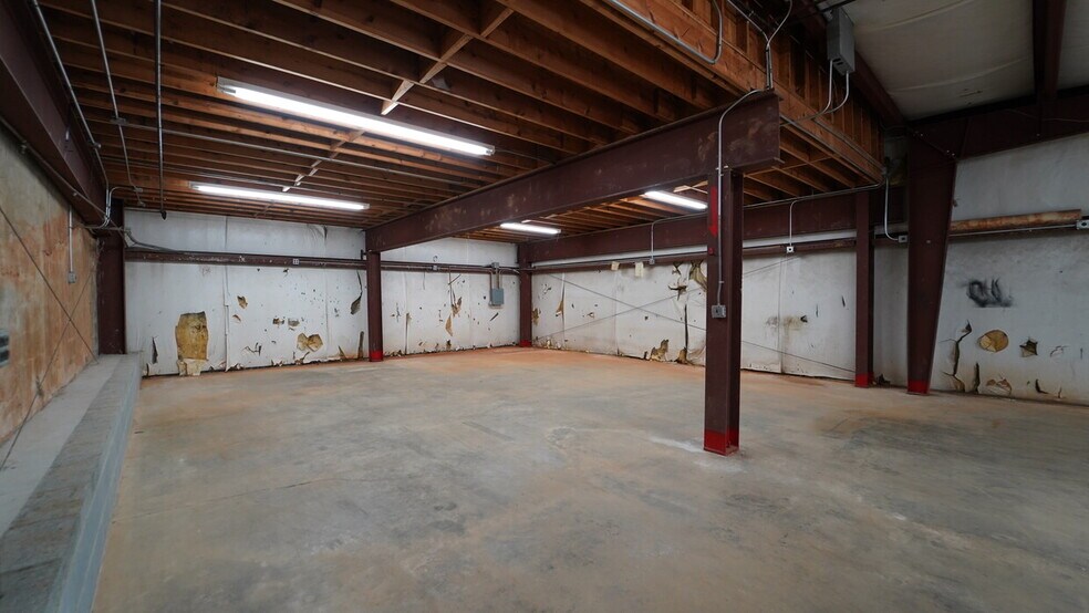 More Photos Of 662 Angus Ct, Rural Hall Light Distribution For Lease