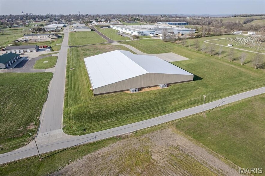 More Photos Of 100 Industrial Dr, New Haven Warehouse For Lease