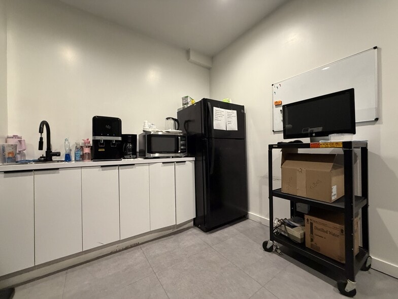 More Photos Of 500 Dekalb Ave, Brooklyn Office For Lease