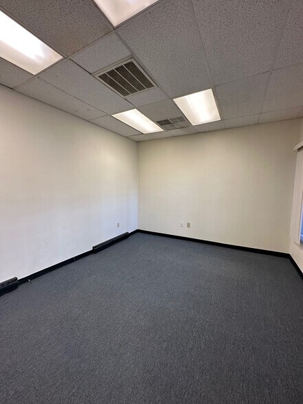 More Photos Of 983 Wyoming Ave, Kingston Freestanding For Lease