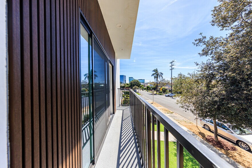 More Photos Of 1954-1958 Purdue Ave, Los Angeles Apartments For Sale