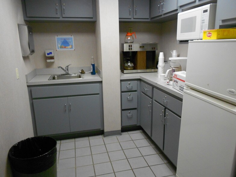 More Photos Of 101 E Washington St, New Castle Office For Lease