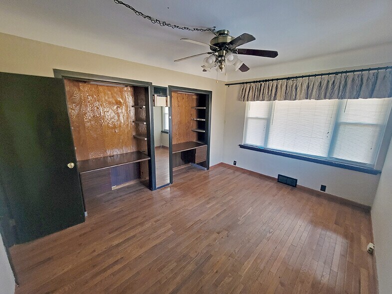 More Photos Of 8044 N Illinois St, Caseyville Office For Sale
