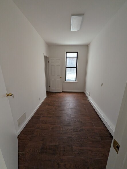 More Photos Of 4028 82nd St, Elmhurst Office For Lease