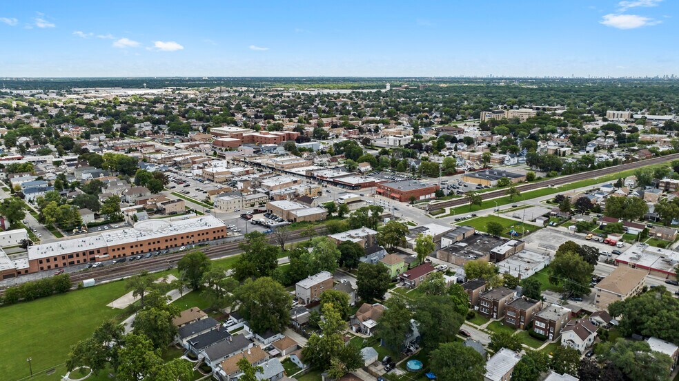 More Photos Of 1905-1913 Saint Charles Rd, Maywood Apartments For Sale