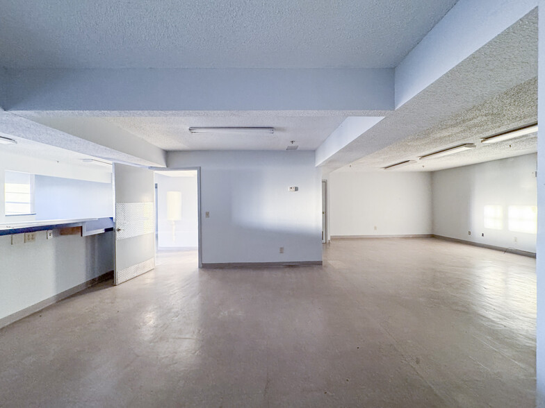 More Photos Of 13505 Regional Dr, Laredo Warehouse For Lease