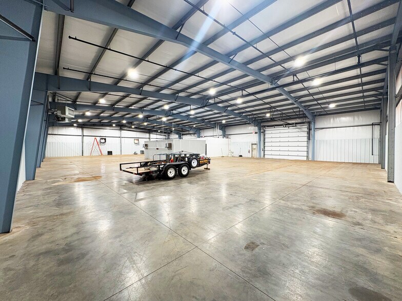 More Photos Of 2325 South Fretz Avenue, Edmond Warehouse For Lease