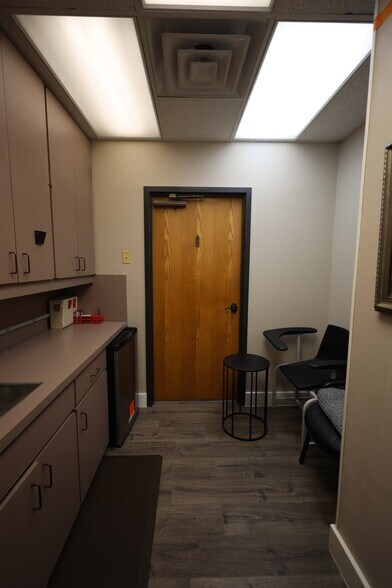 More Photos Of 4100 W 15th St, Plano Medical For Lease