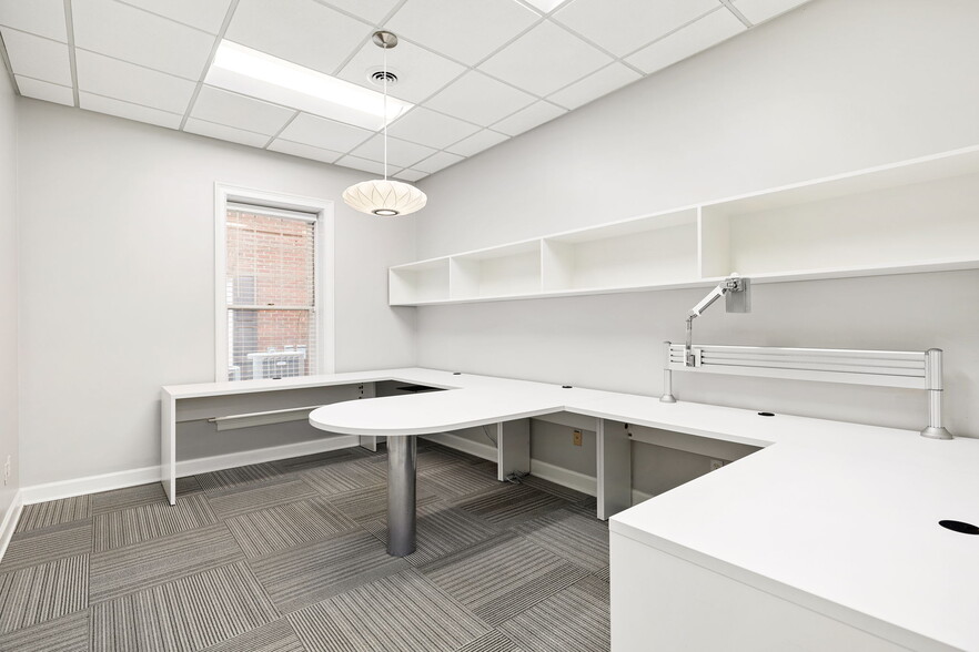 More Photos Of 5064 Roswell Rd, Atlanta Office Residential For Sale