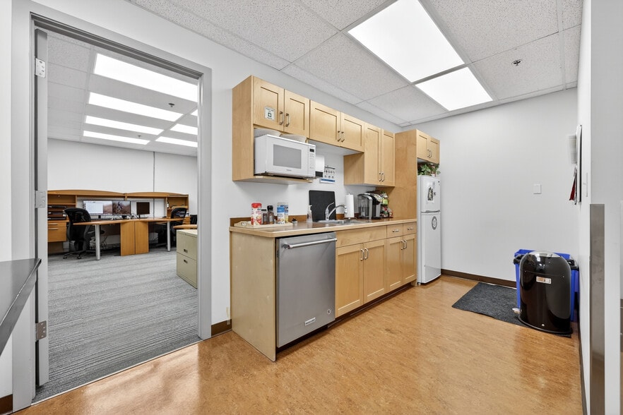 More Photos Of 5700 1st St SW, Calgary Warehouse For Sale