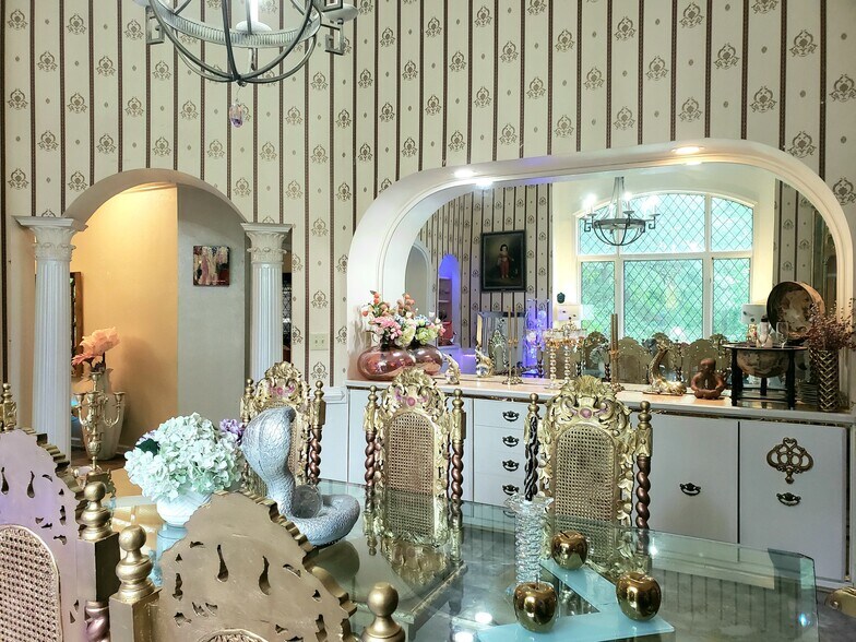 More Photos Of 3000 Cathedral Pl, Decatur Movie Radio TVStudio For Sale