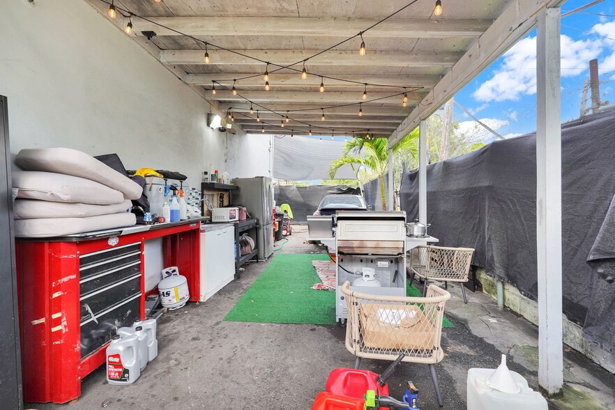 More Photos Of 9621 NW 27th Ave, Miami Office For Sale