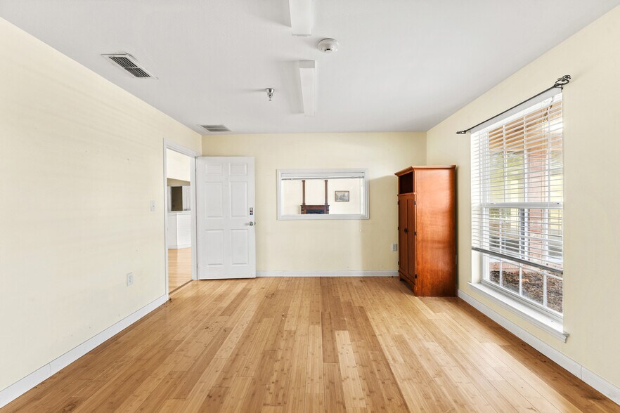 More Photos Of 102 Floyd St, Naples Specialty For Sale