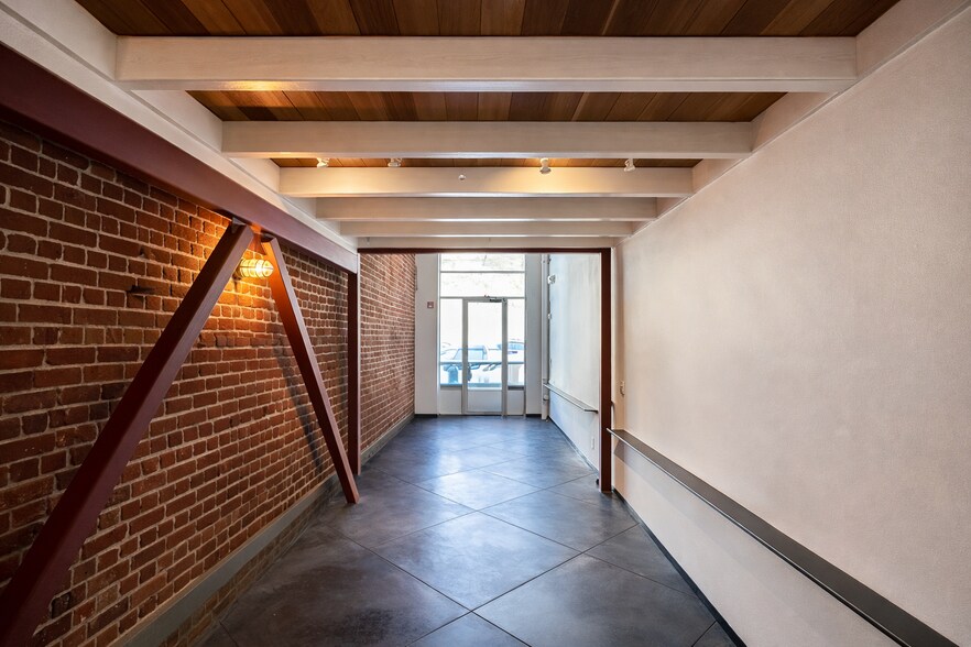 More Photos Of 4 Bank St, San Anselmo Flex For Lease