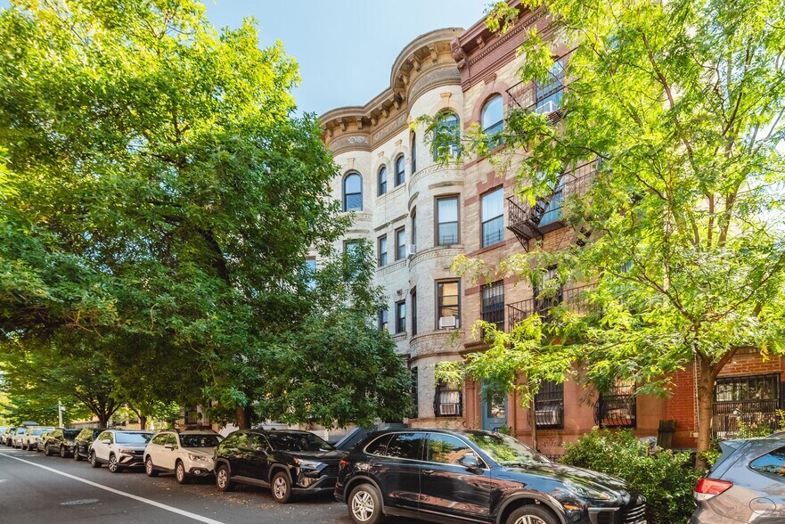 Primary Photo Of 14 Lincoln Pl, Brooklyn Apartments For Sale