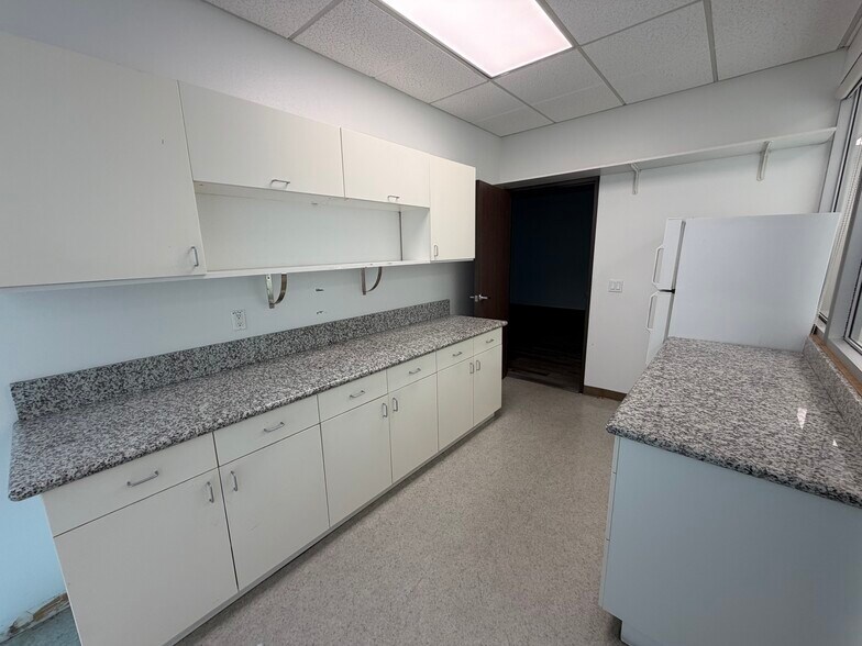 More Photos Of 13927 Saticoy St, Panorama City Movie Radio TVStudio For Lease