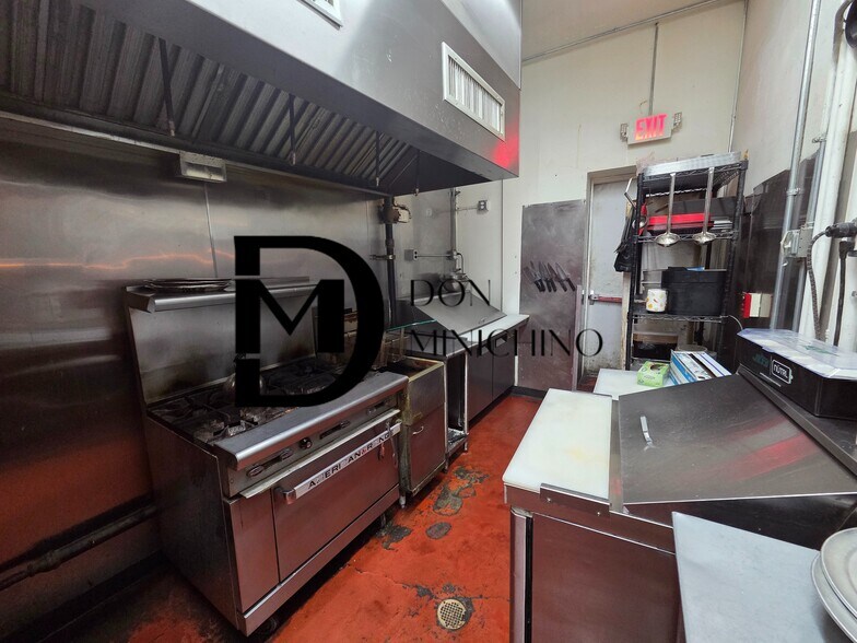 More Photos Of 85 Main St, Poughkeepsie Bar For Sale