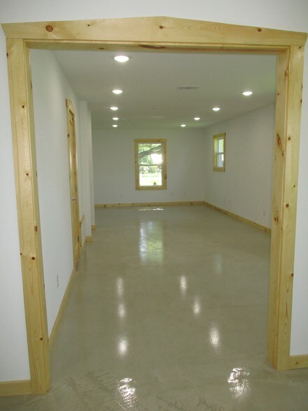 More Photos Of 12724 Lowden Ln, Manchaca Office Residential For Lease