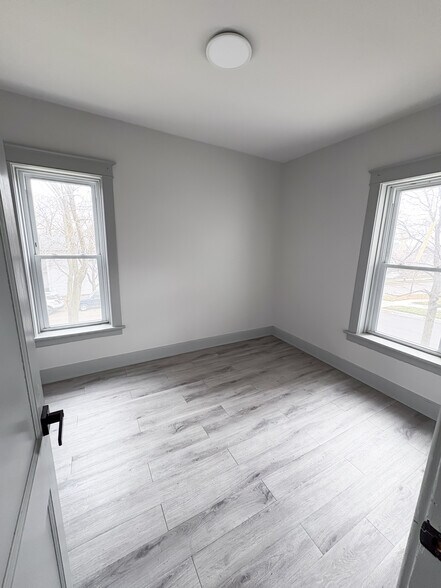 More Photos Of 303 Stone St, Joliet Multifamily For Sale