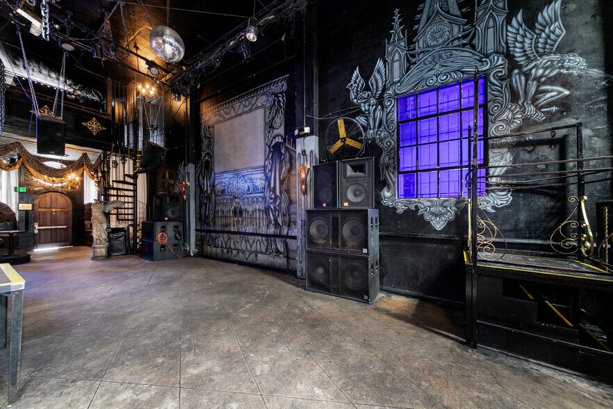 More Photos Of 6646 Hollywood Blvd, Hollywood Storefront Retail Office For Sale