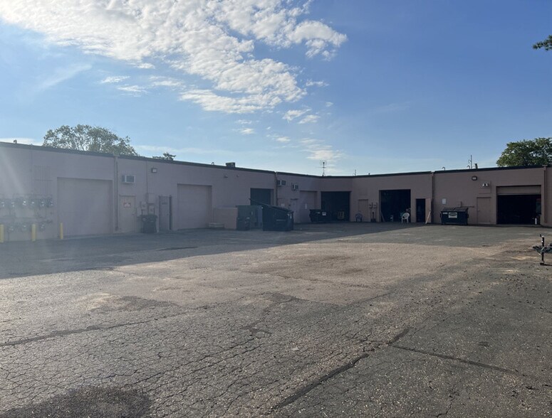 More Photos Of 10701 N 93rd Ave, Maple Grove Light Manufacturing For Lease
