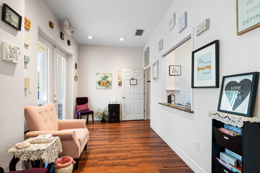 More Photos Of 934 Cypress Village Blvd, Sun City Center Office For Sale