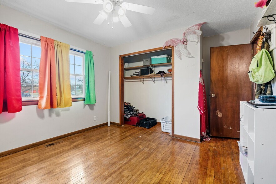 More Photos Of 38804 8th Ave, North Branch Office Residential For Sale