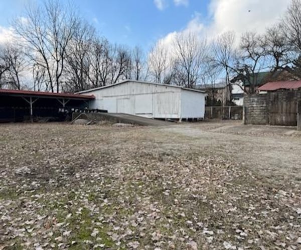 More Photos Of 1110 Dewey St, New Albany Flex For Sale