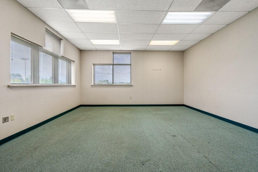 More Photos Of 77-87 Glade Dr, Kittanning Flex For Sale