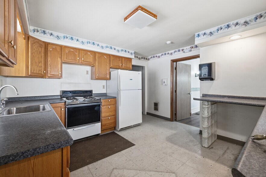 More Photos Of 101 W 9th Ave, Homestead Office For Sale