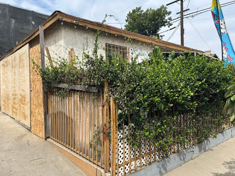 More Photos Of 8122 Avalon Blvd, Los Angeles Storefront Retail Residential For Lease