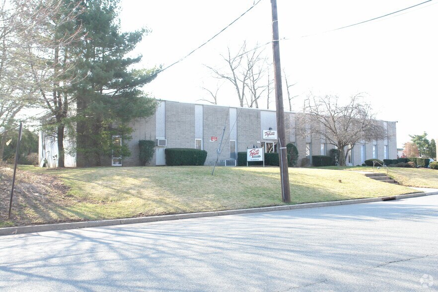 Primary Photo Of 50 Jackson Dr, Cranford Warehouse For Lease