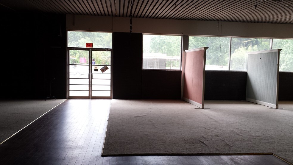 More Photos Of 304 W 70th St, Shreveport Freestanding For Lease