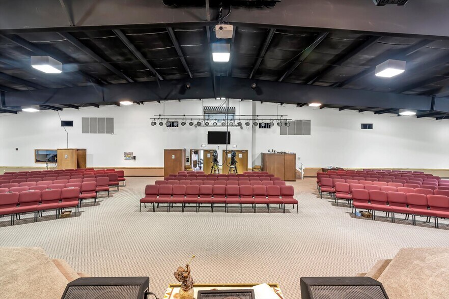 More Photos Of 140 North Point Prairie Rd, Wentzville Religious Facility For Sale