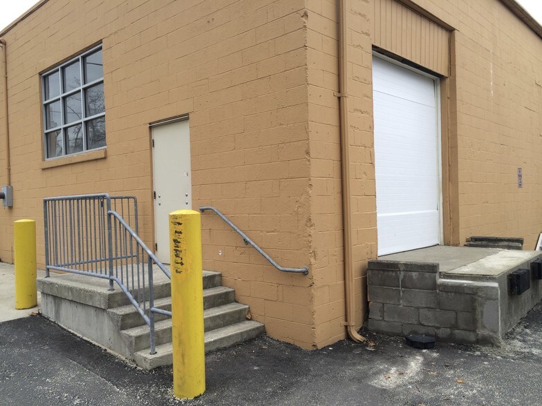 More Photos Of 2929-2933 Vauxhall Rd, Vauxhall Storefront For Lease