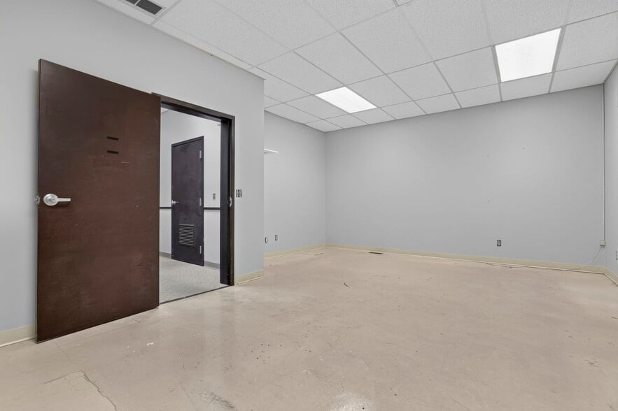 More Photos Of 3900 E Livingston Ave, Columbus Medical For Sale