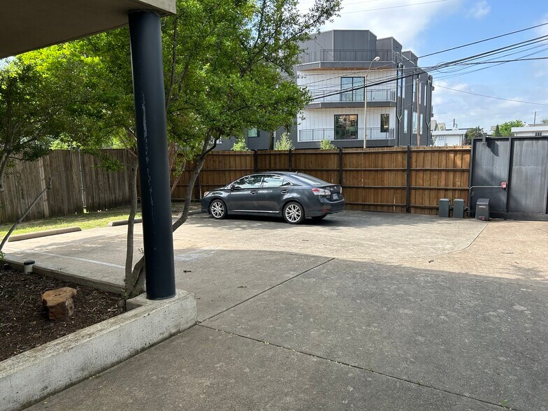 More Photos Of 4235 Cedar Springs Rd, Dallas Office For Lease