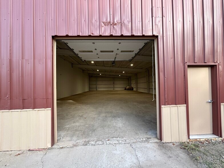 More Photos Of 160 N Ortonville Rd, Ortonville Warehouse For Lease