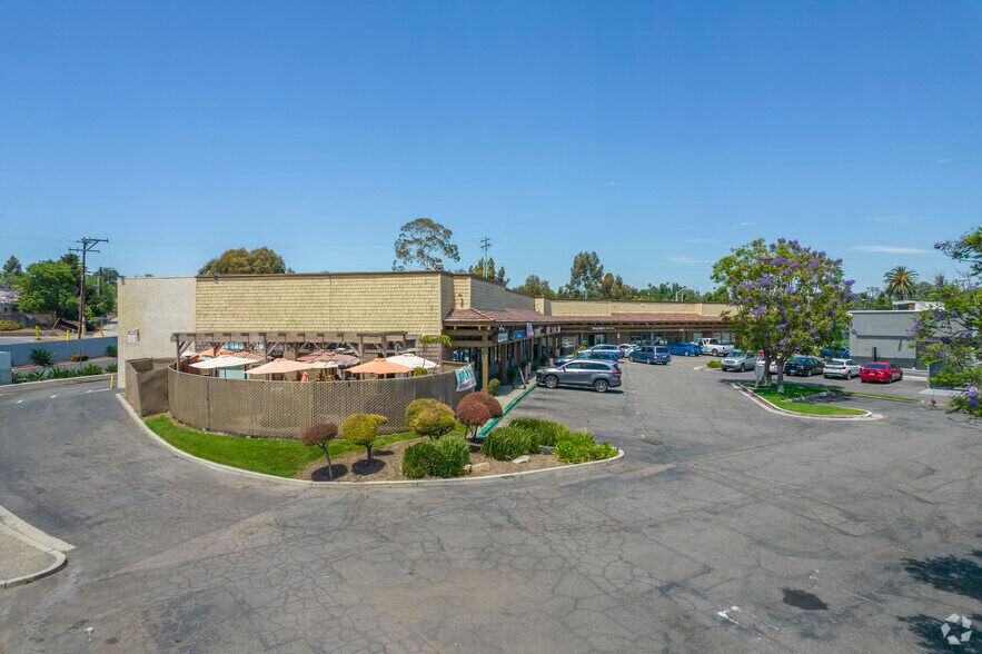 More Photos Of 1075-1079 S Mission Rd, Fallbrook Unknown For Lease