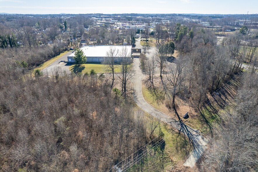 More Photos Of 205 Model Farm Rd, High Point Warehouse For Lease