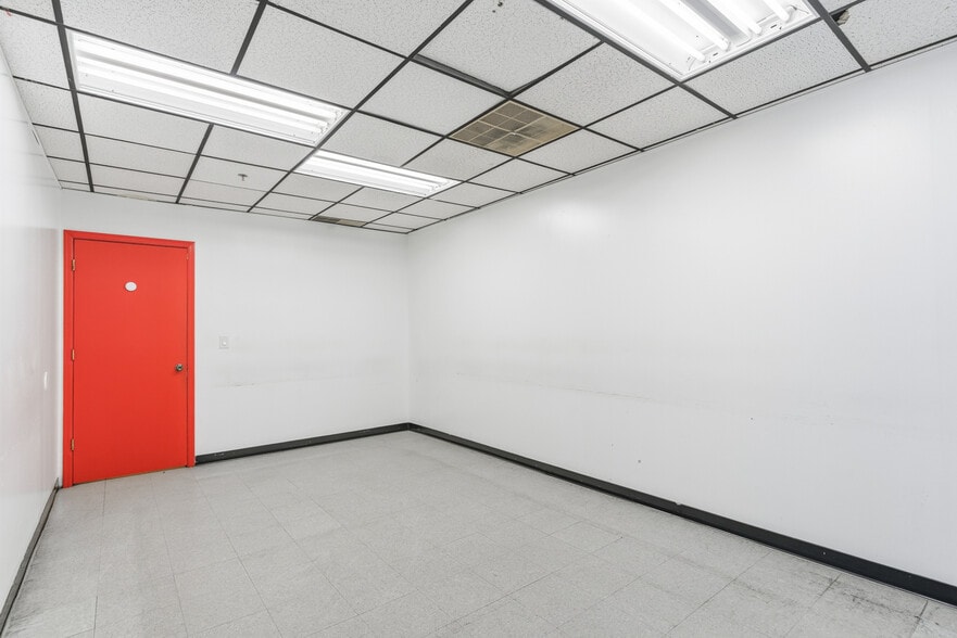 More Photos Of 128 Wilson Ave, Newark Office For Lease
