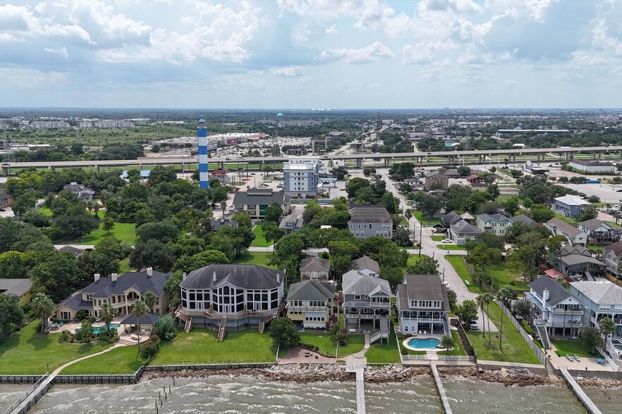 More Photos Of 804 Bay Ave, Kemah Specialty For Sale