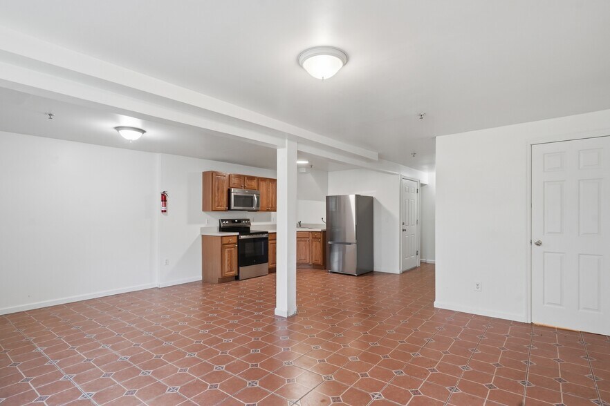 More Photos Of 10 Eastman Ter, Poughkeepsie Apartments For Sale