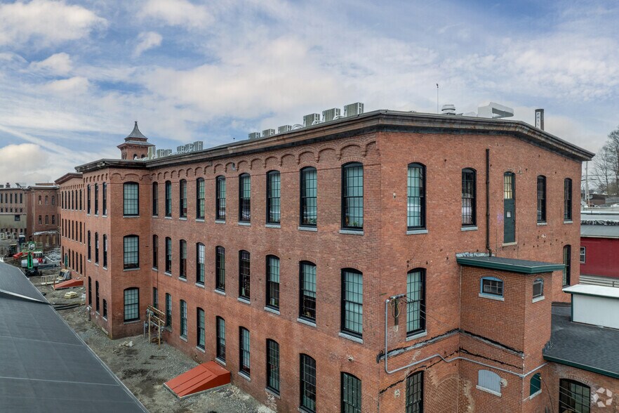 More Photos Of 500 Main St, Clinton Apartments For Lease