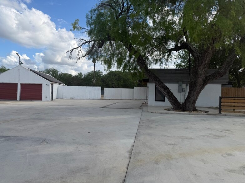 More Photos Of 418 Vine St, San Antonio Office Residential For Sale